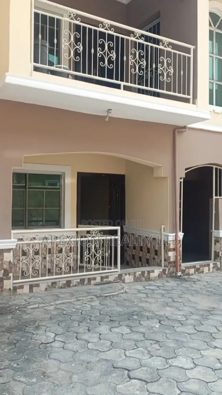 2bdrm Block of Flats in Farm Road 2 Estate for sale in Eliozu