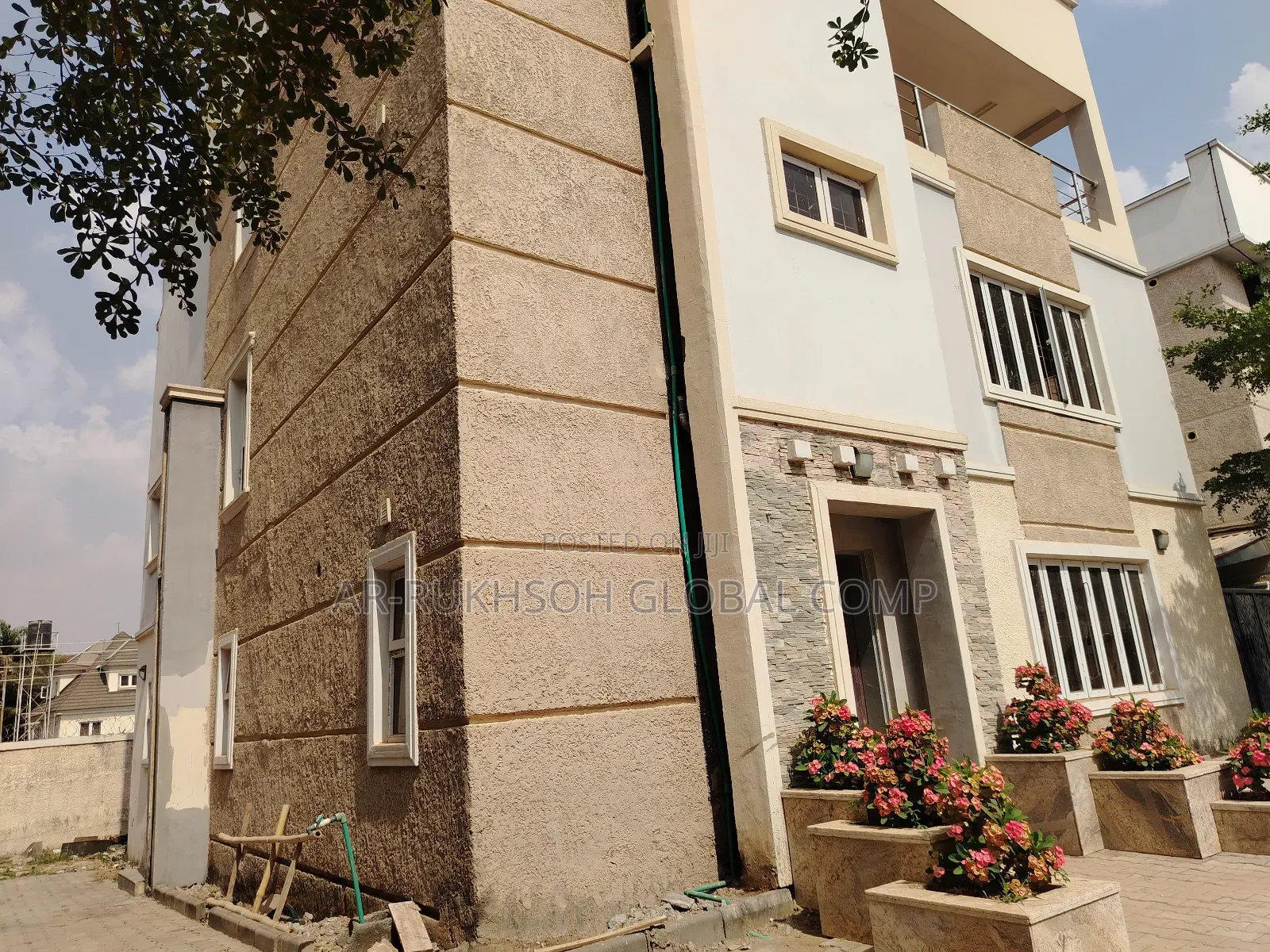 4bdrm Duplex in Brains And Hammers, Apo Resettlement for sale in Apo Resettlement