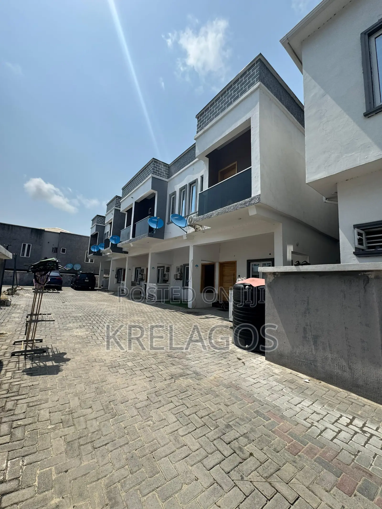 3bdrm Duplex in Ikota for sale in Ikota