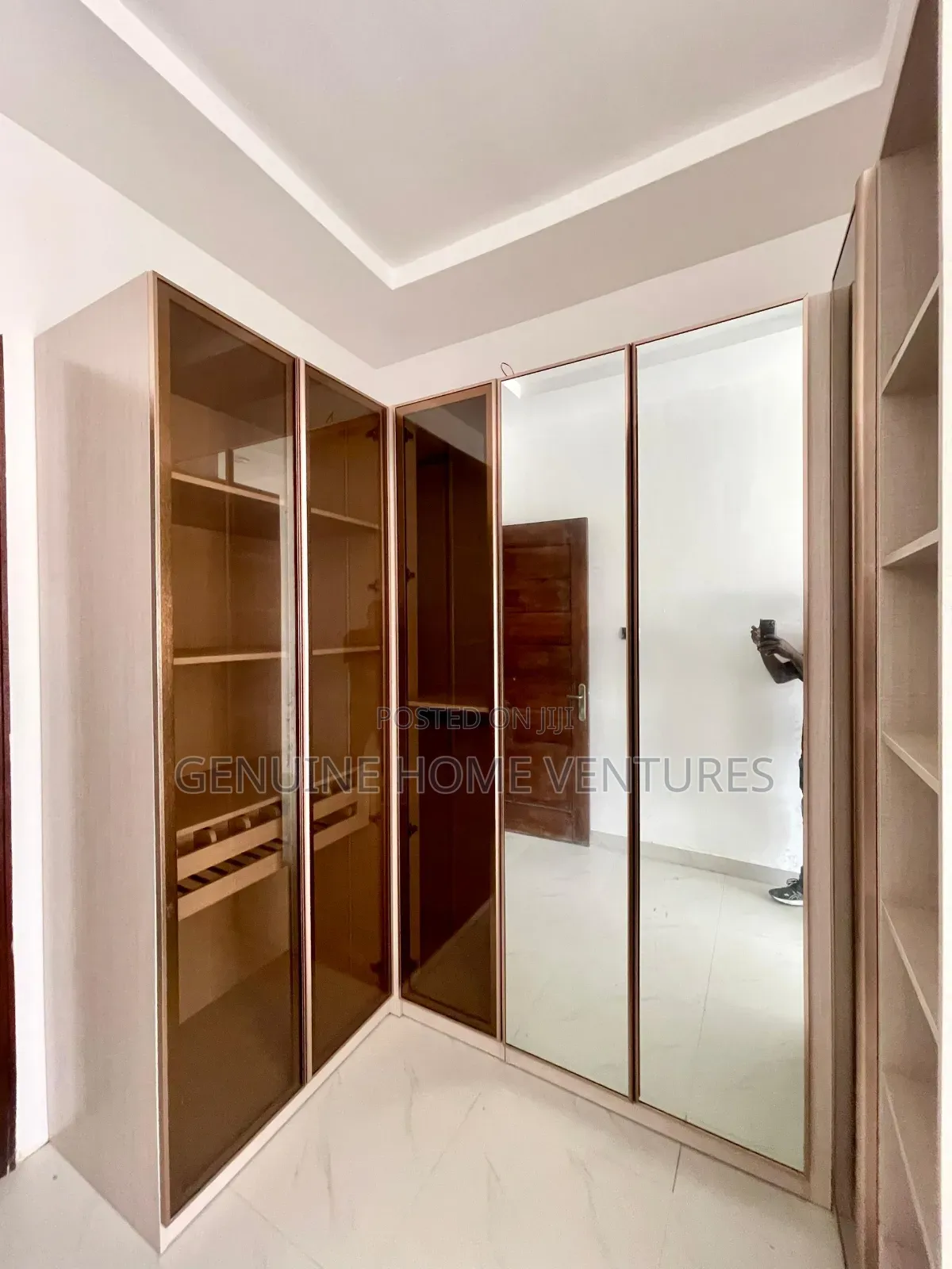 4bdrm Duplex in Ologolo for sale in Ologolo