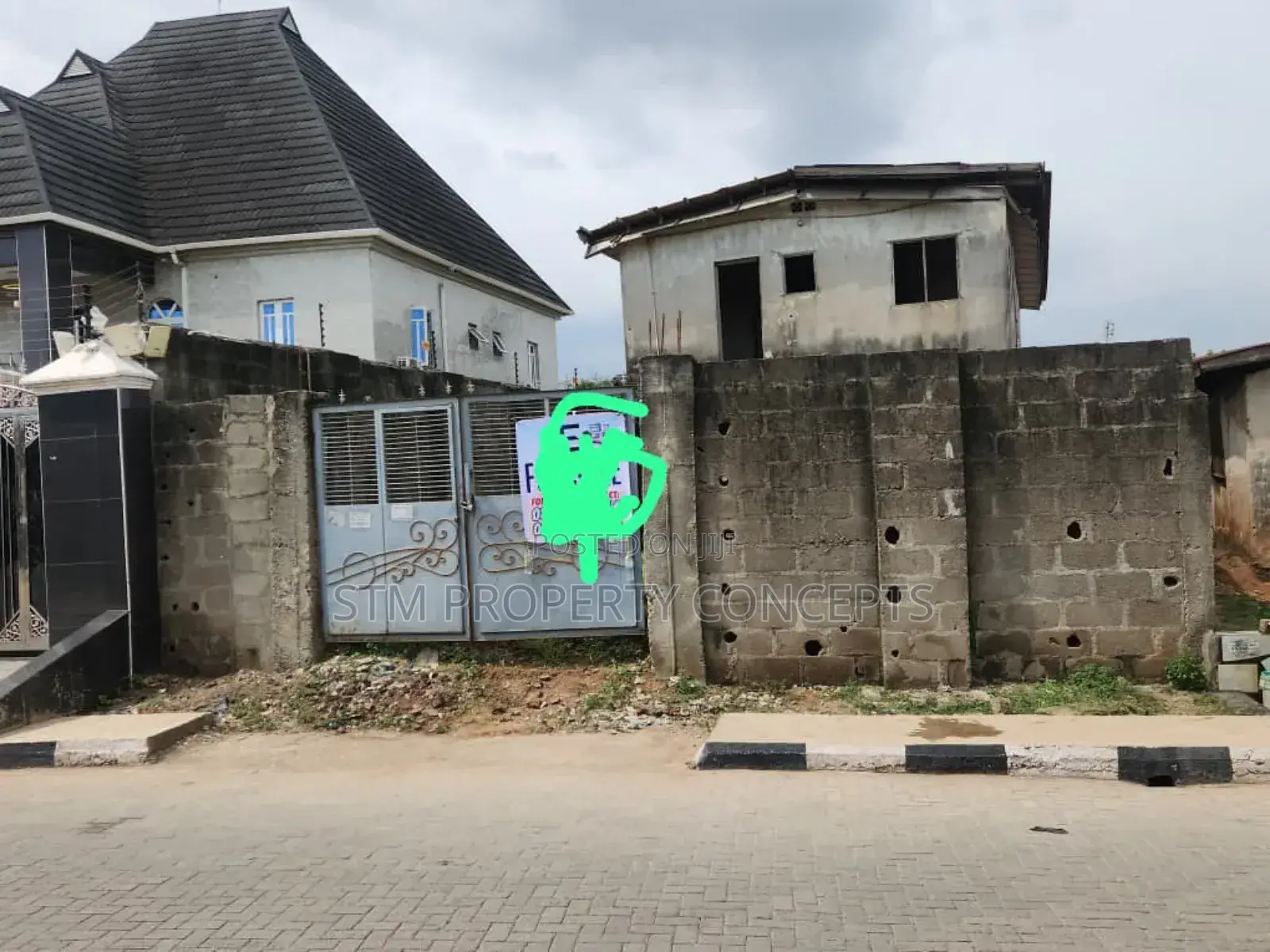 Half Plot Of Land For Sale On Ejigbo Road in Ejigbo / Ejigbo