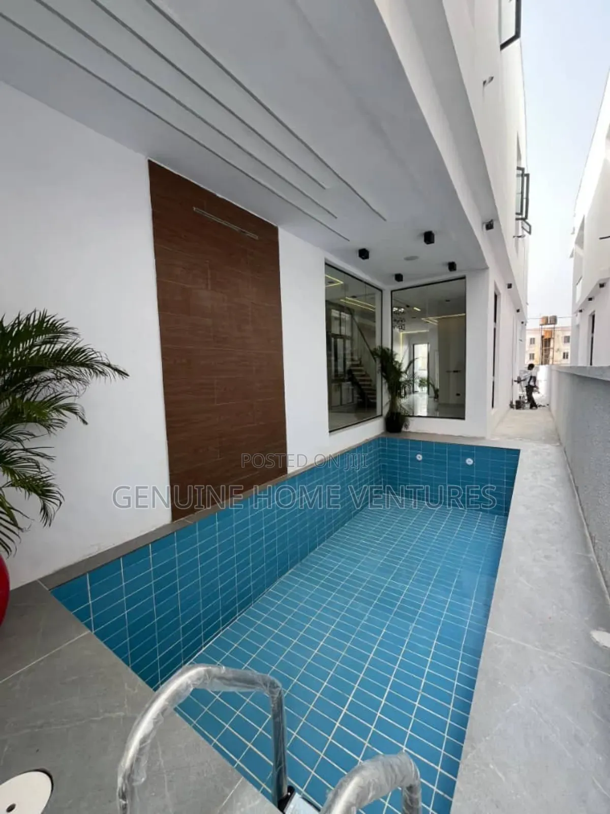 5bdrm Duplex in Ikota for sale in Ikota