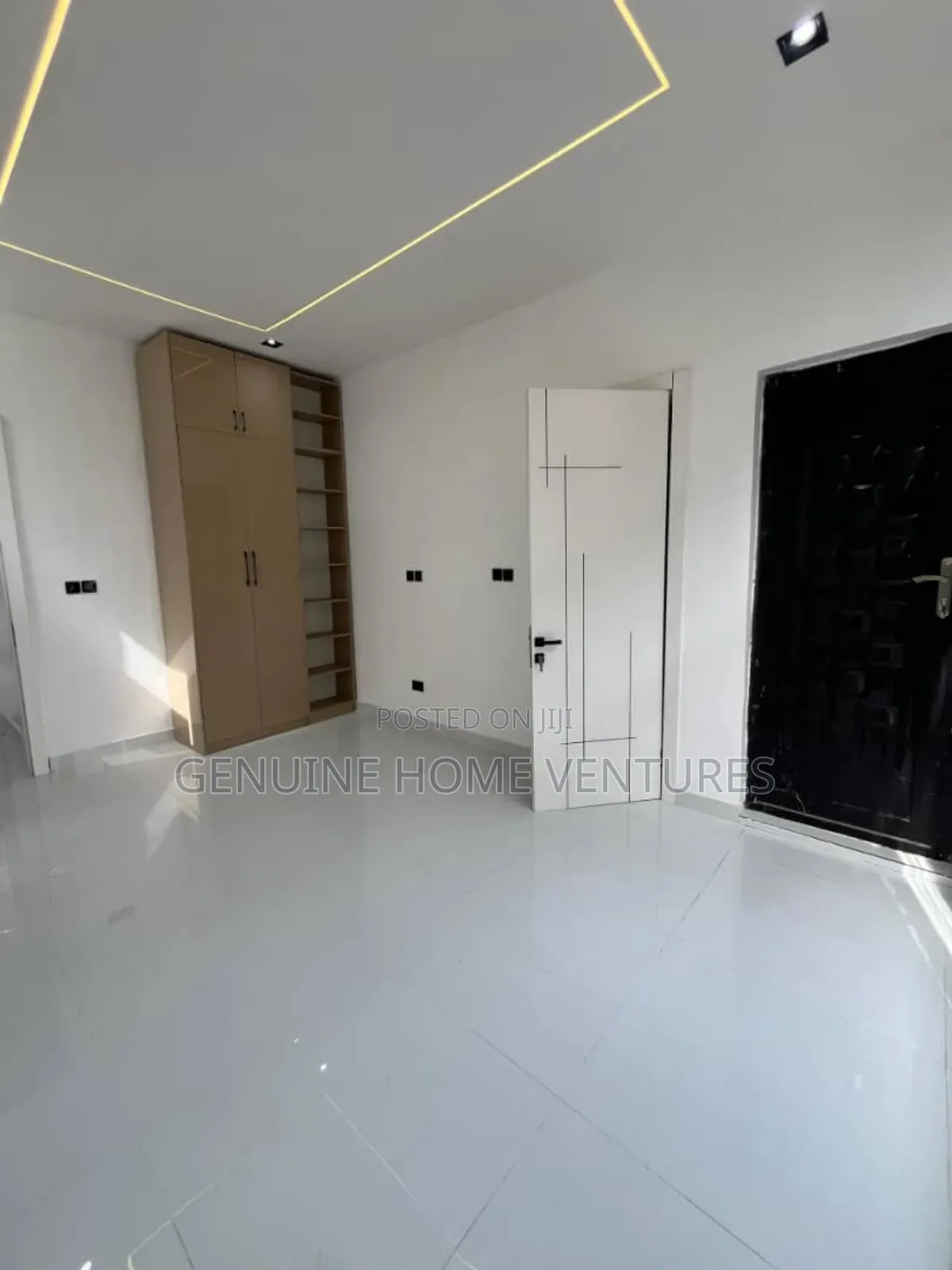 5bdrm Duplex in Ikota for sale in Ikota