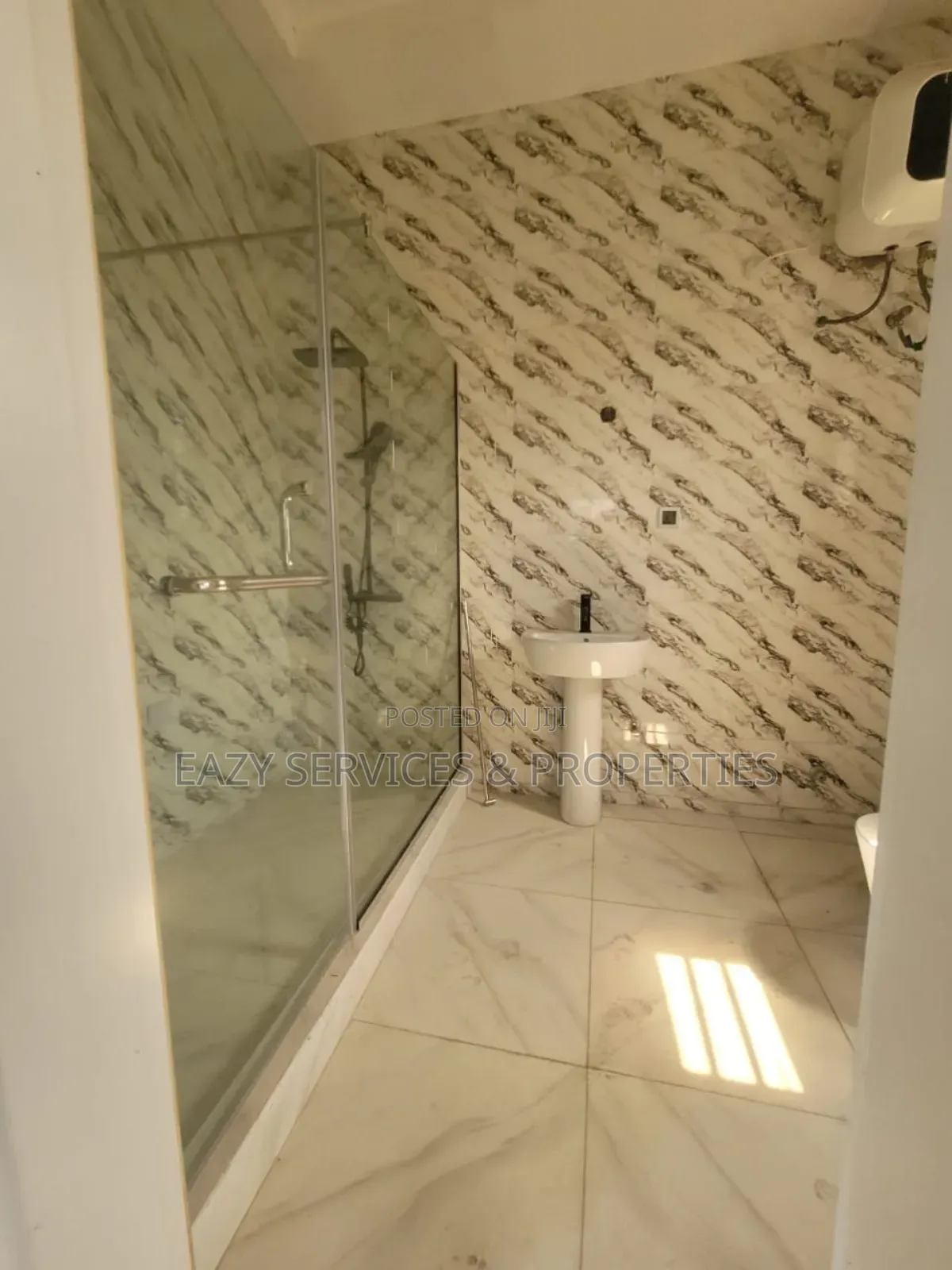 5bdrm Duplex in Thomas Estate for sale in Thomas Estate
