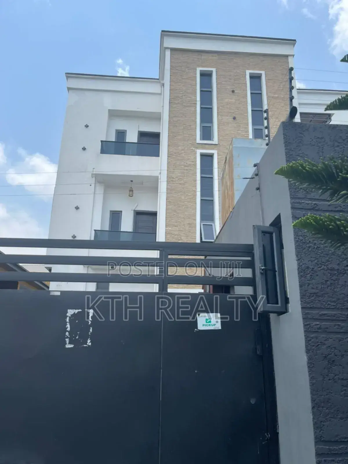 Furnished 3bdrm House in Off Admiralty Road, Lekki Phase 1 for rent in Lekki Phase 1