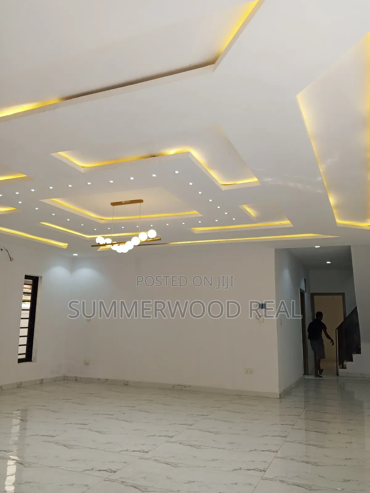 5bdrm Duplex in Ikota for sale in Ikota