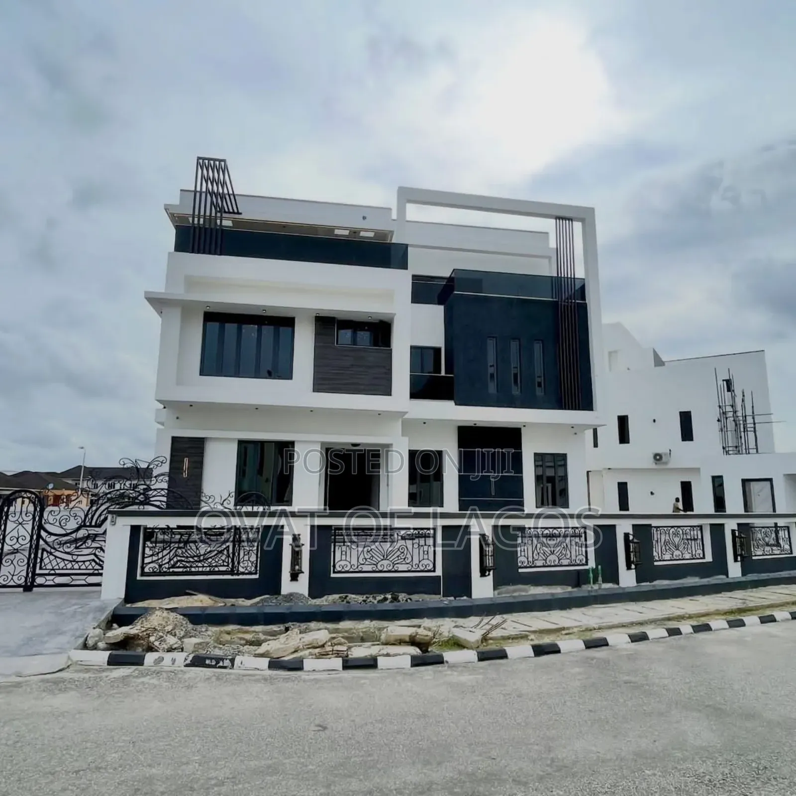 7bdrm Duplex in Pinnock Beach Estate, Osapa london for sale in Osapa london