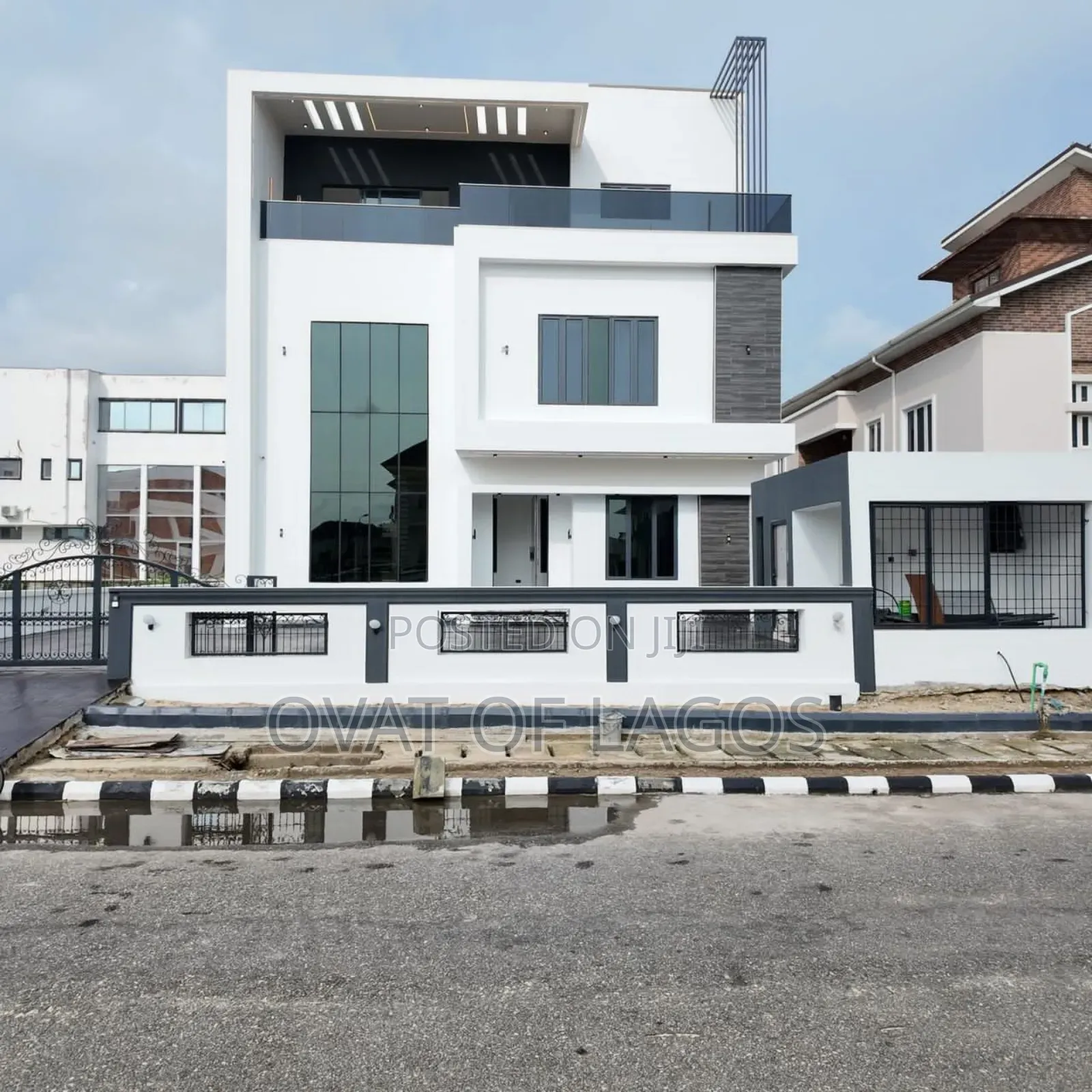 5bdrm Duplex in Pinnock Beach Estate, Osapa london for sale in Osapa london