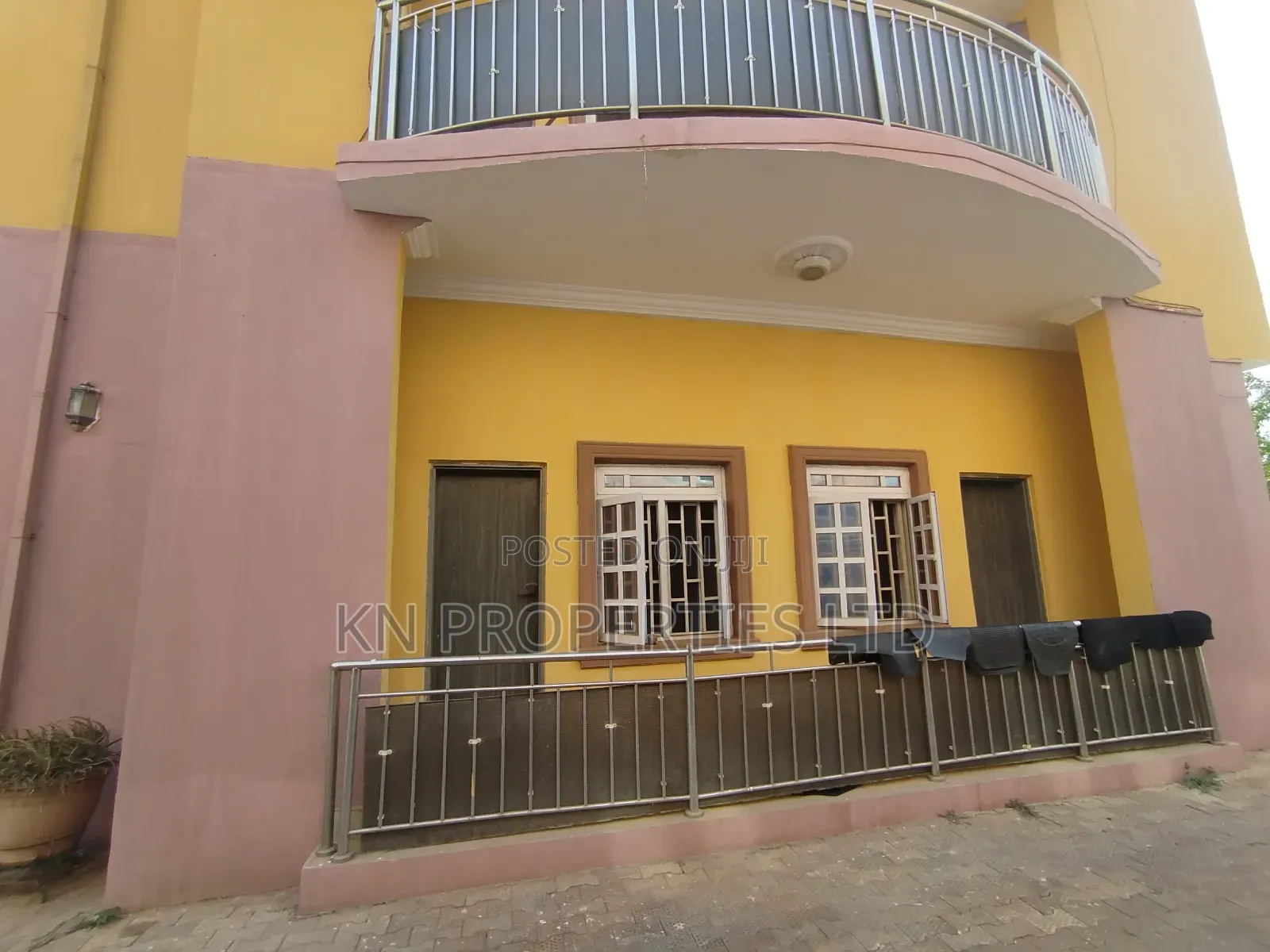 3bdrm Block of Flats in Apo District for rent in Apo District