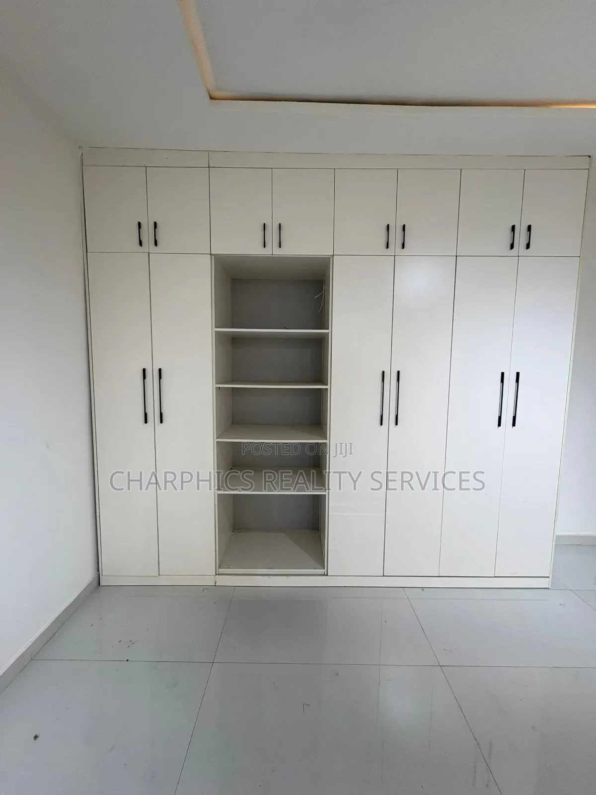 5bdrm Duplex in Lekki Phase 2 for sale in Lekki Phase 2