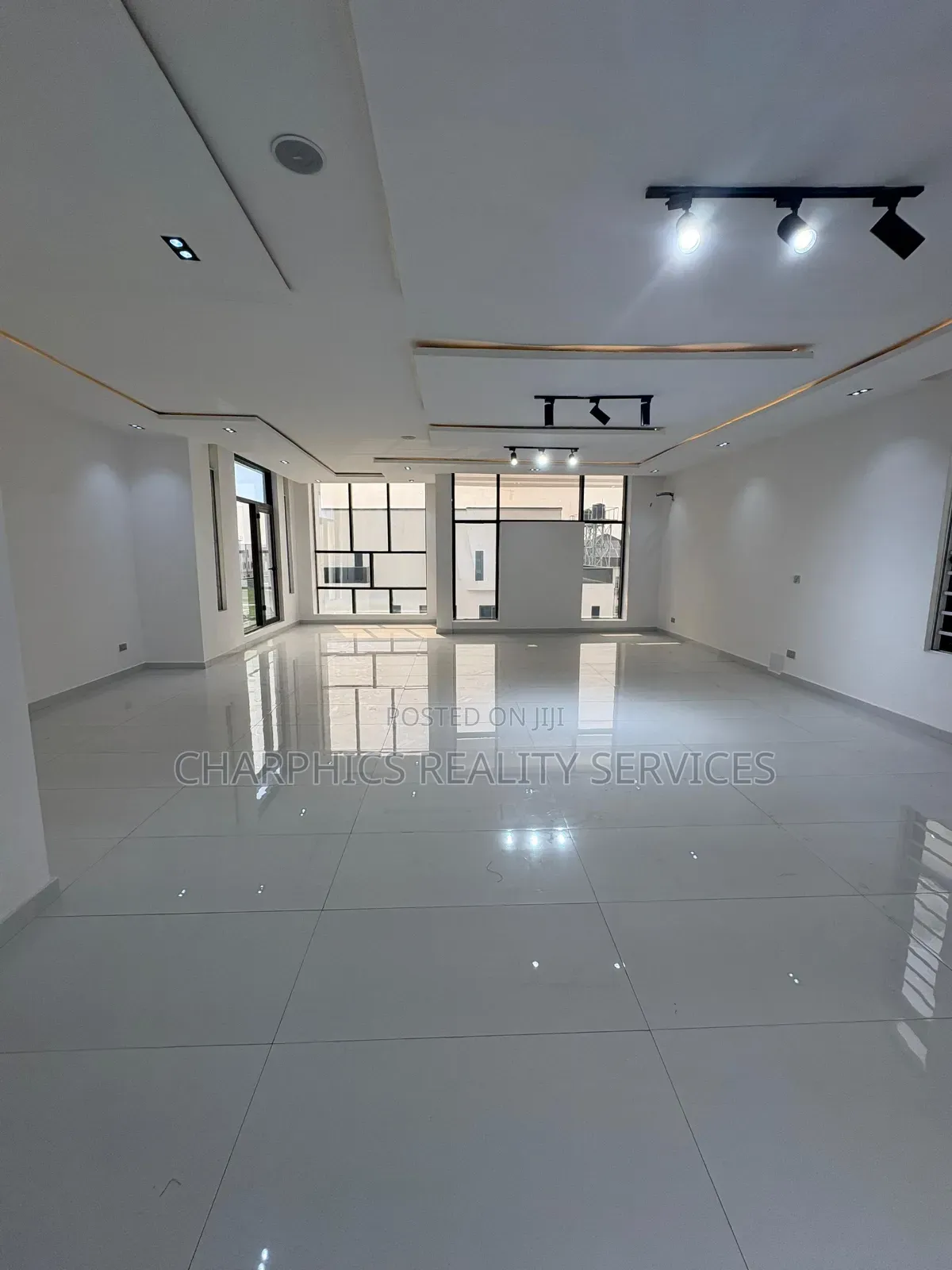 5bdrm Duplex in Lekki Phase 2 for sale in Lekki Phase 2