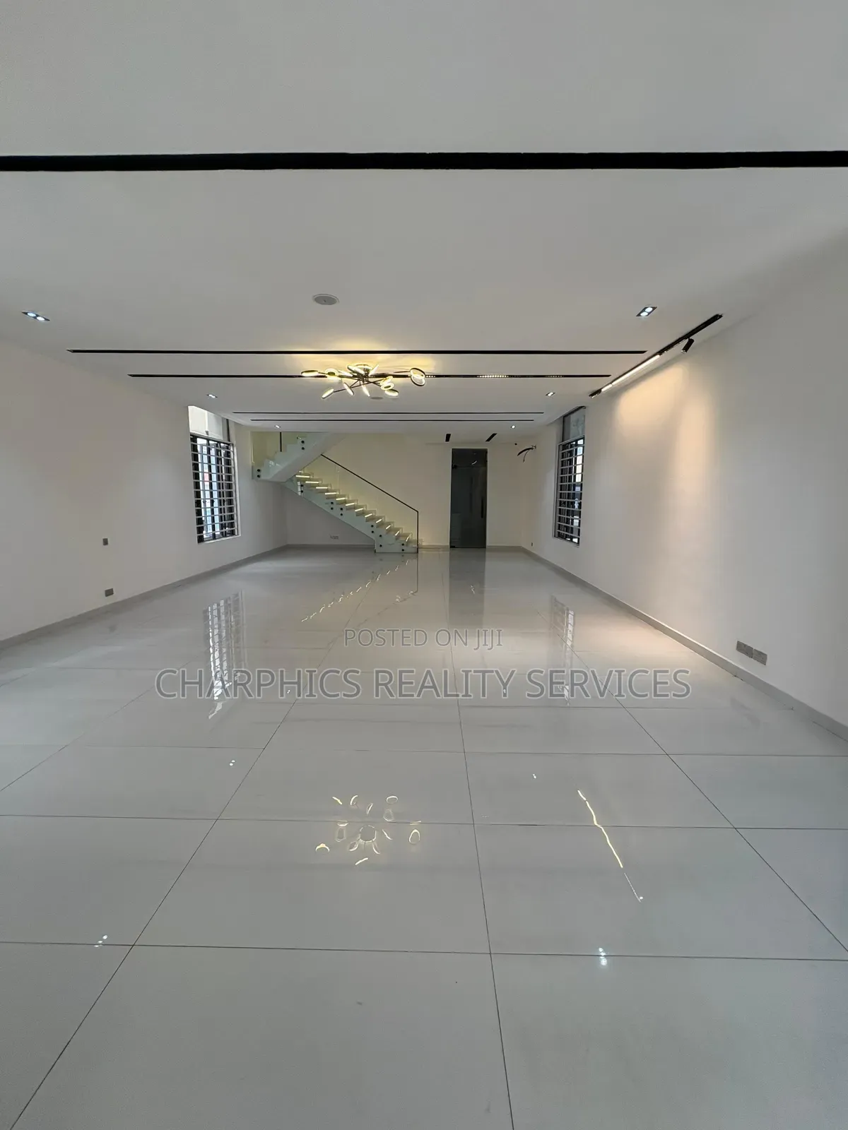 5bdrm Duplex in Lekki Phase 2 for sale in Lekki Phase 2