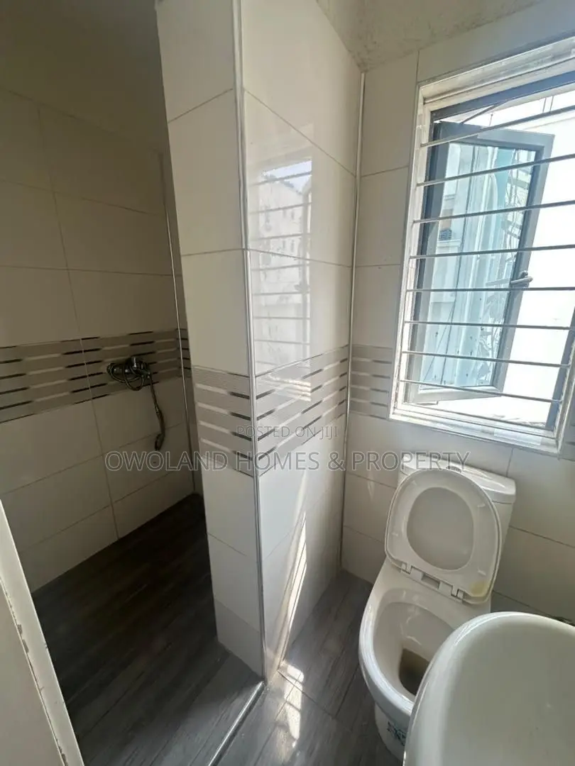 1bdrm Block of Flats in Lekki Phase 1 for rent in Lekki Phase 1