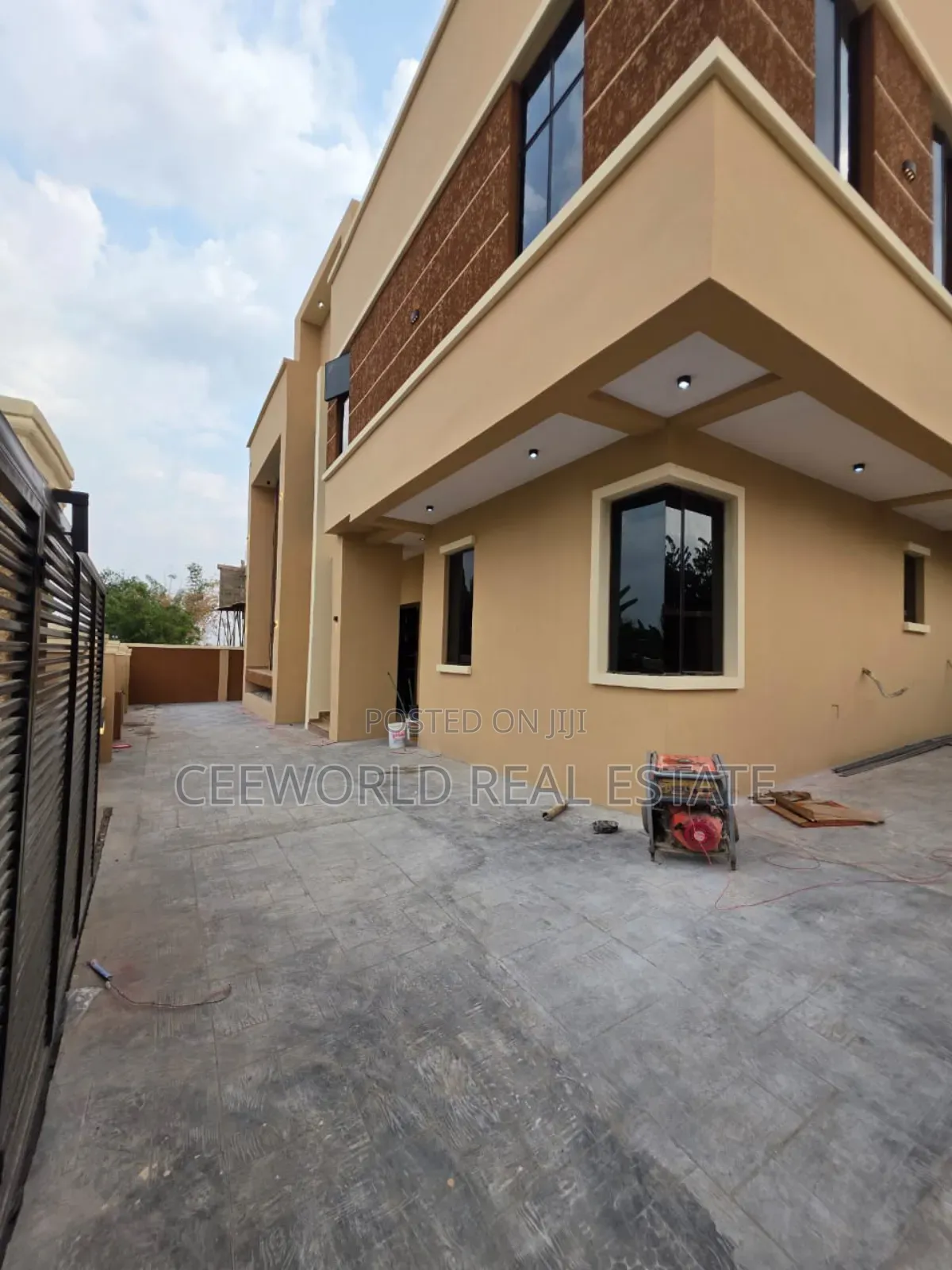 5bdrm Duplex in Calton Gate Estate, Akobo for sale in Akobo