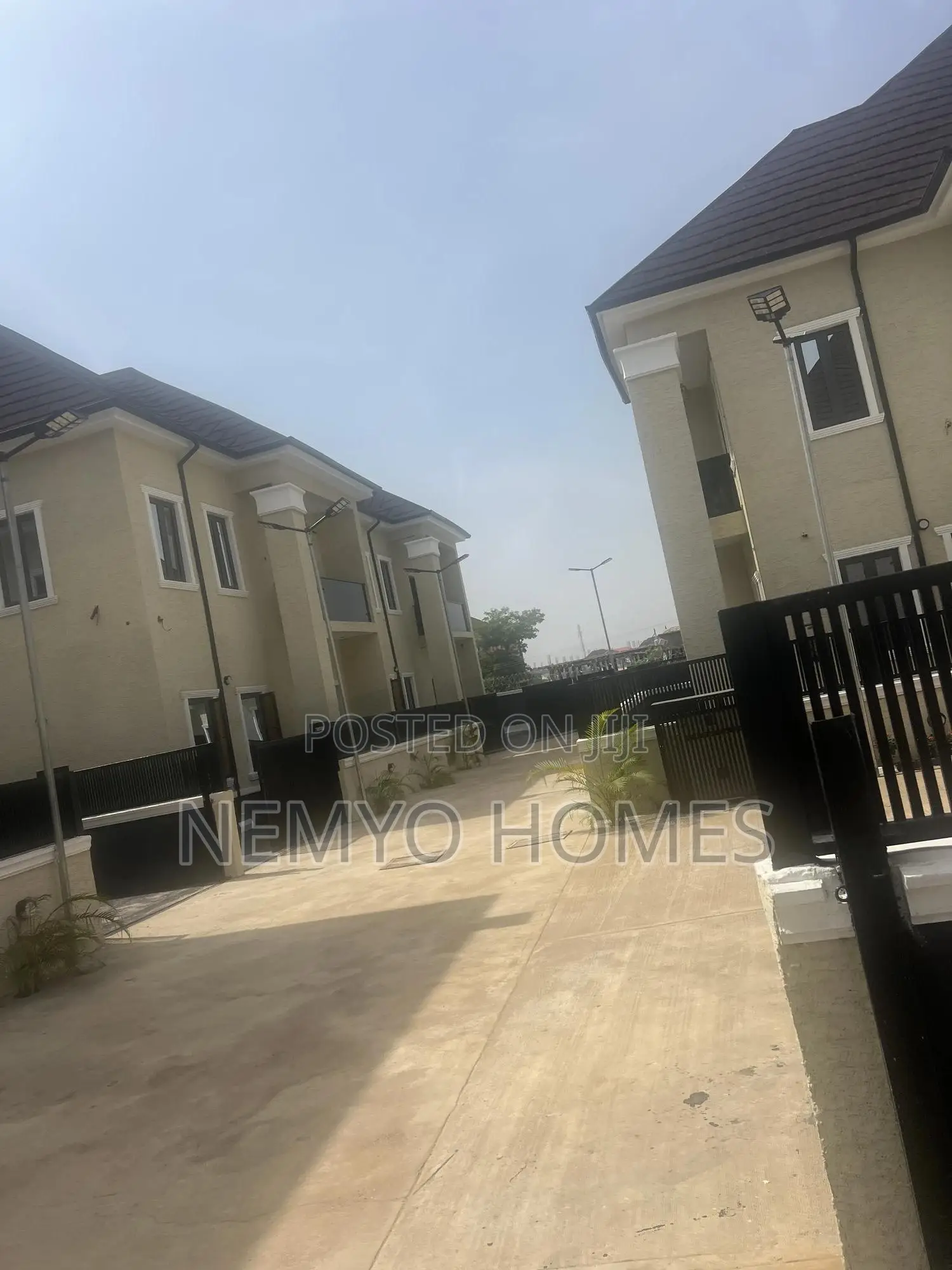 4bdrm Duplex in Gaduwa for sale in Gaduwa