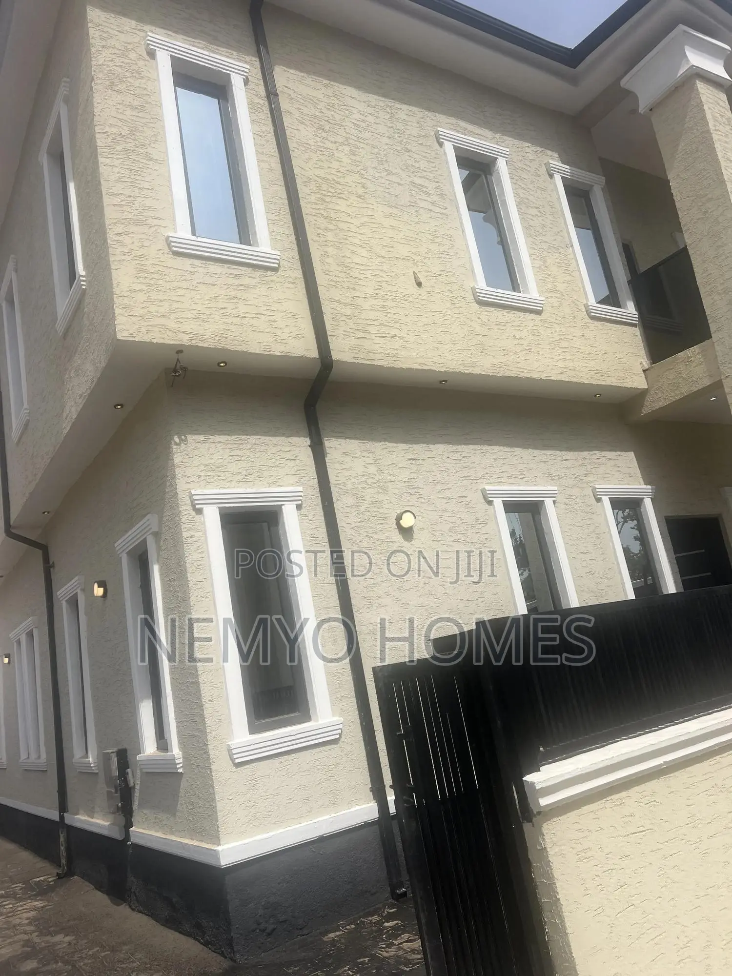 4bdrm Duplex in Gaduwa for sale in Gaduwa