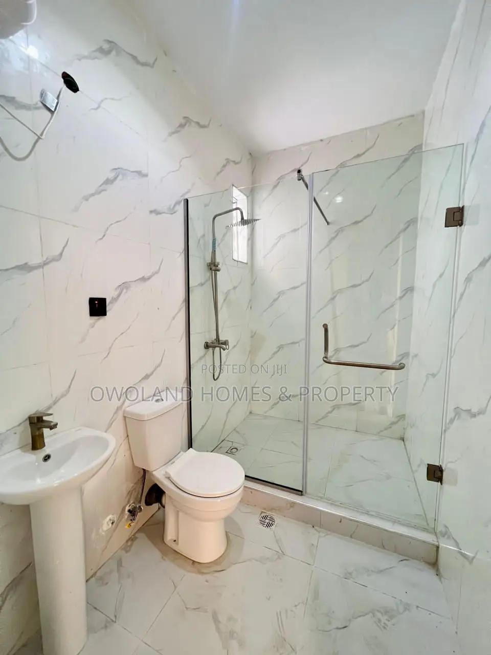4bdrm Duplex in Ikota Estate for sale in Ikota