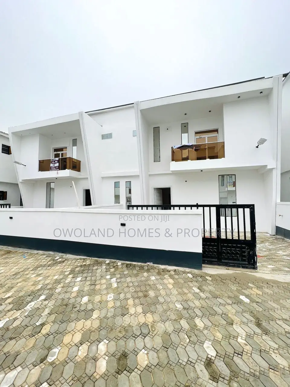 4bdrm Duplex in Ikota Estate for sale in Ikota