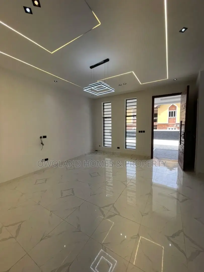 4bdrm Townhouse/Terrace in Ikota Estate for sale in Ikota