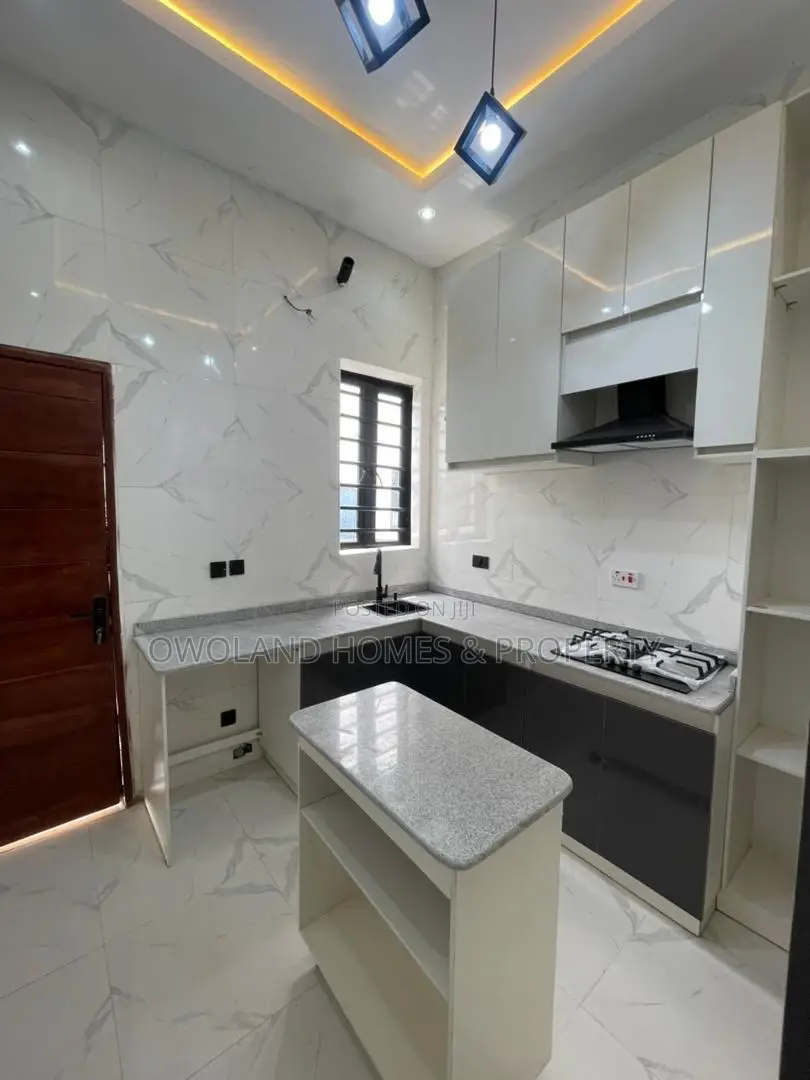 4bdrm Townhouse/Terrace in Ikota Estate for sale in Ikota