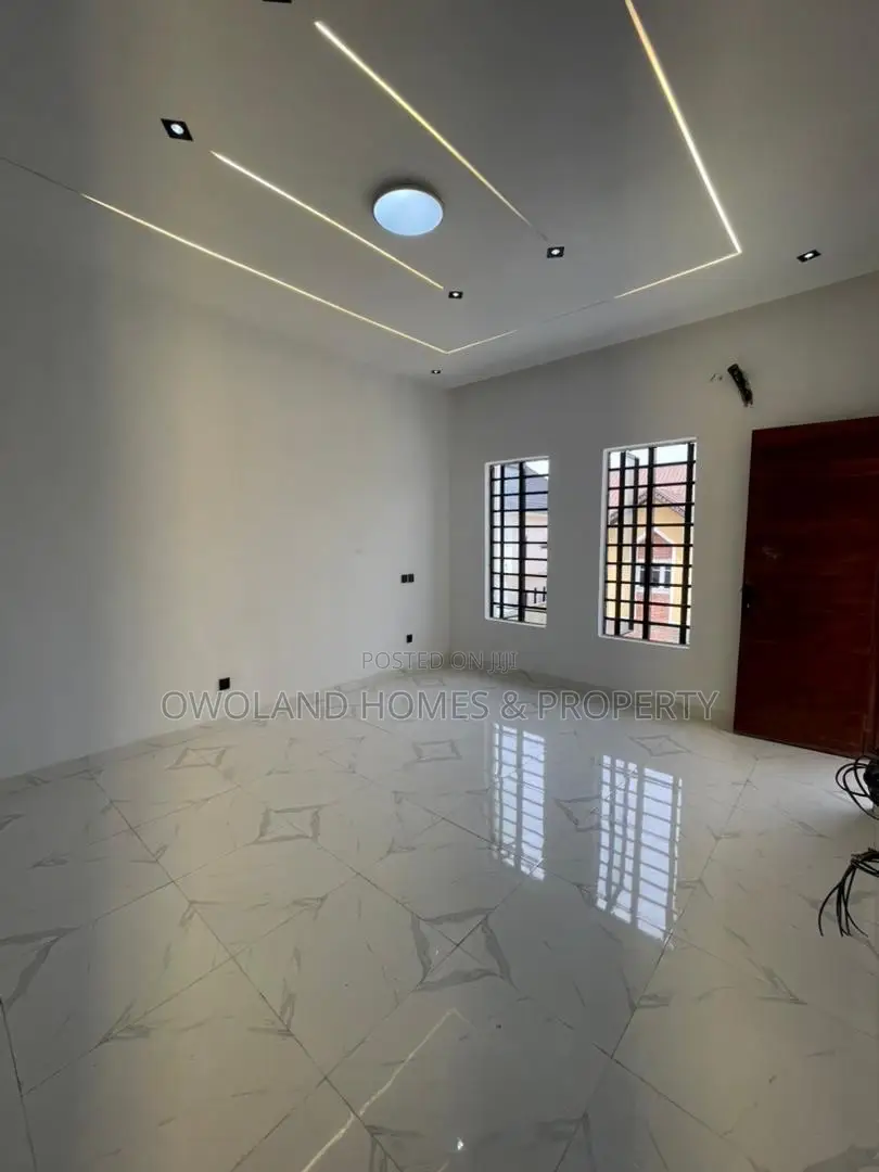 4bdrm Townhouse/Terrace in Ikota Estate for sale in Ikota