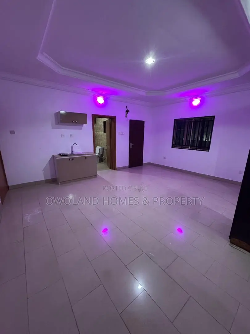 Studio Apartment in Chevron Estate for rent in Chevron