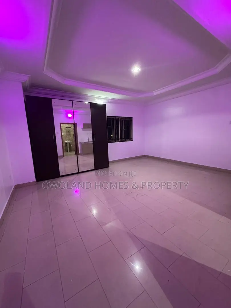 Studio Apartment in Chevron Estate for rent in Chevron