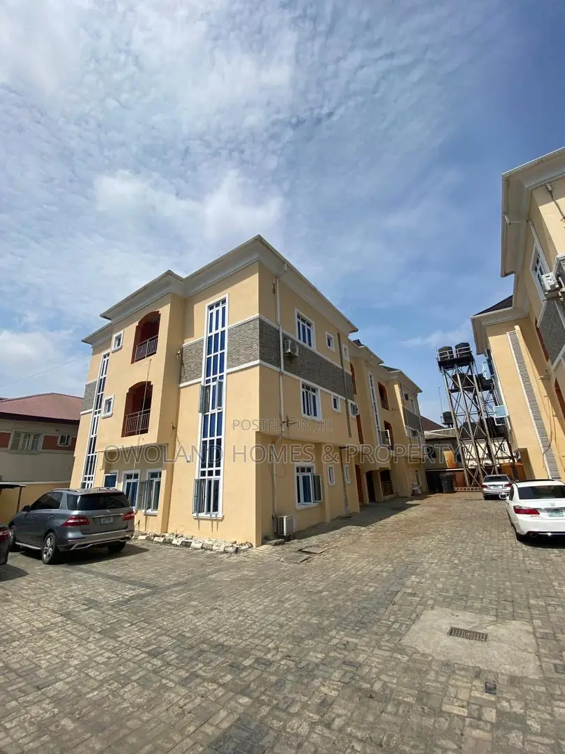 2bdrm Block of Flats in Chevron Estate for rent in Chevron