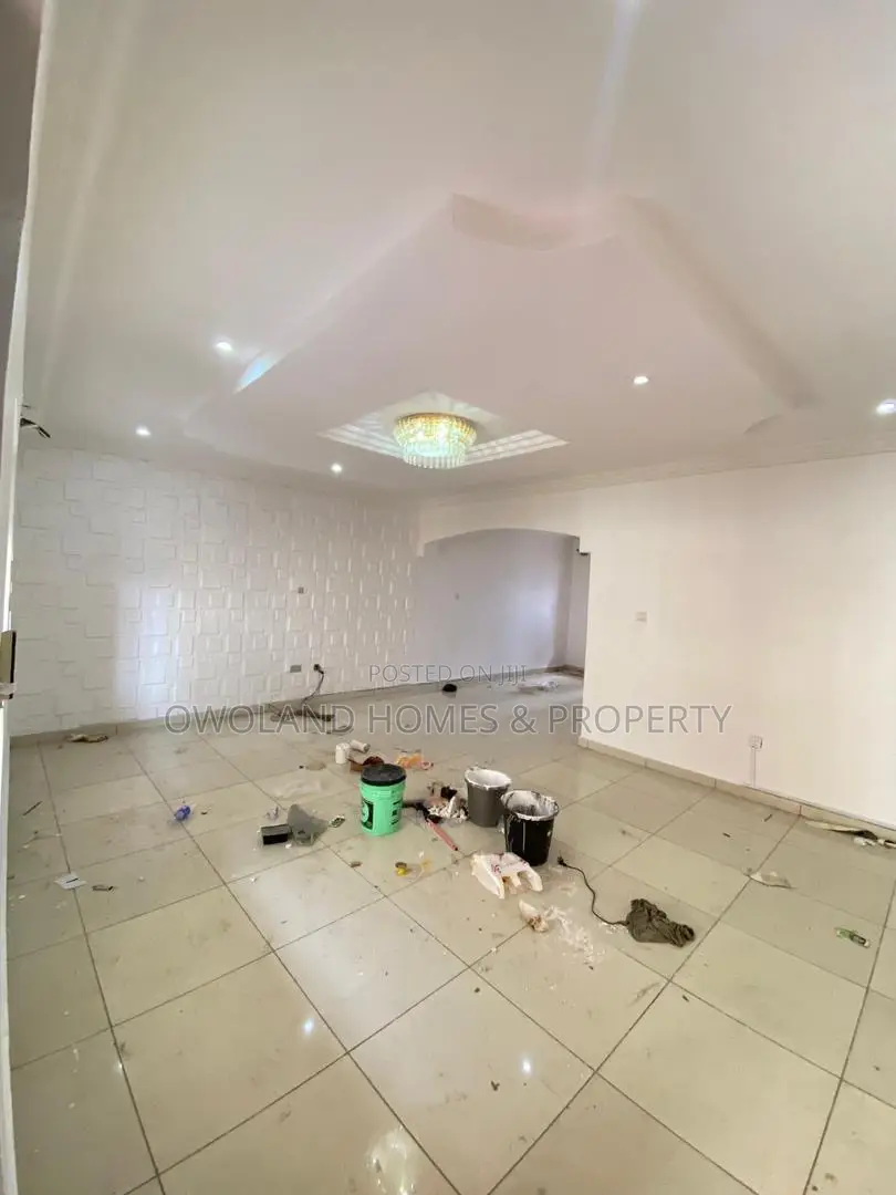 2bdrm Block of Flats in Chevron Estate for rent in Chevron
