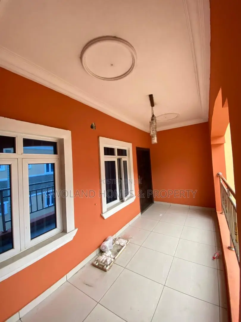 2bdrm Block of Flats in Chevron Estate for rent in Chevron