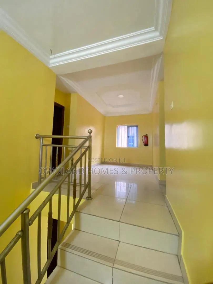 2bdrm Block of Flats in Chevron Estate for rent in Chevron