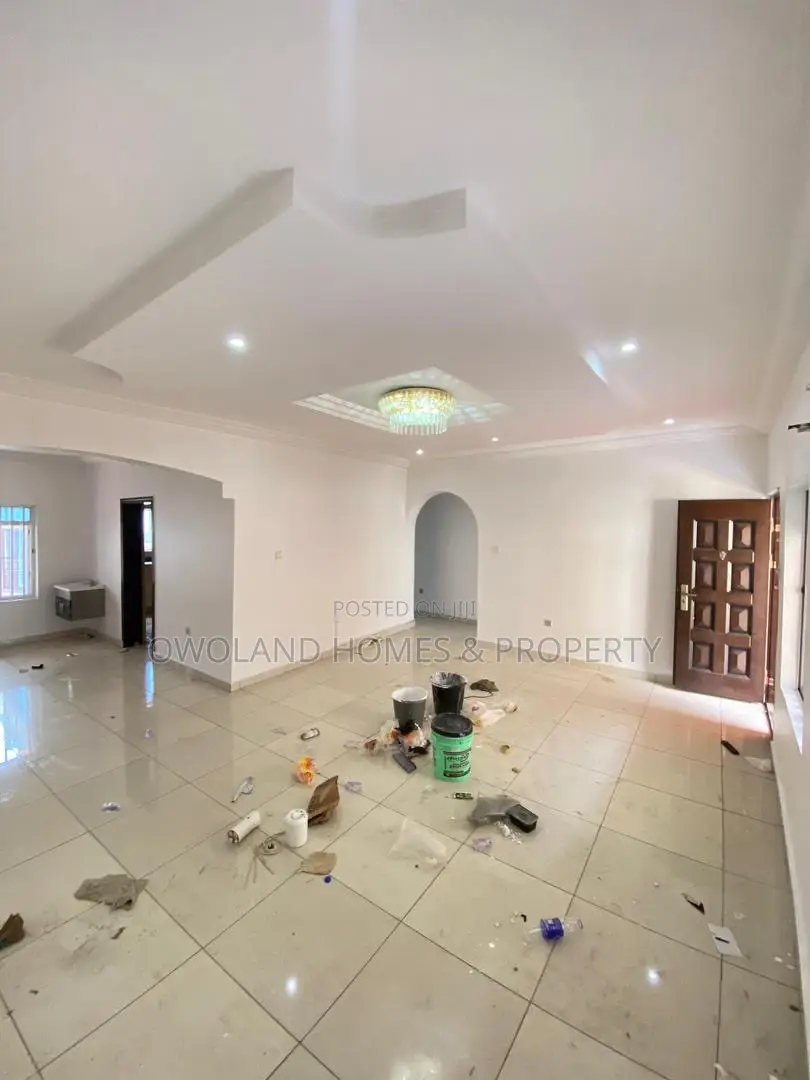 2bdrm Block of Flats in Chevron Estate for rent in Chevron