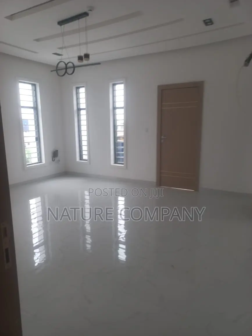 5bdrm Duplex in Omole Phase 1 for sale in Omole Phase 1