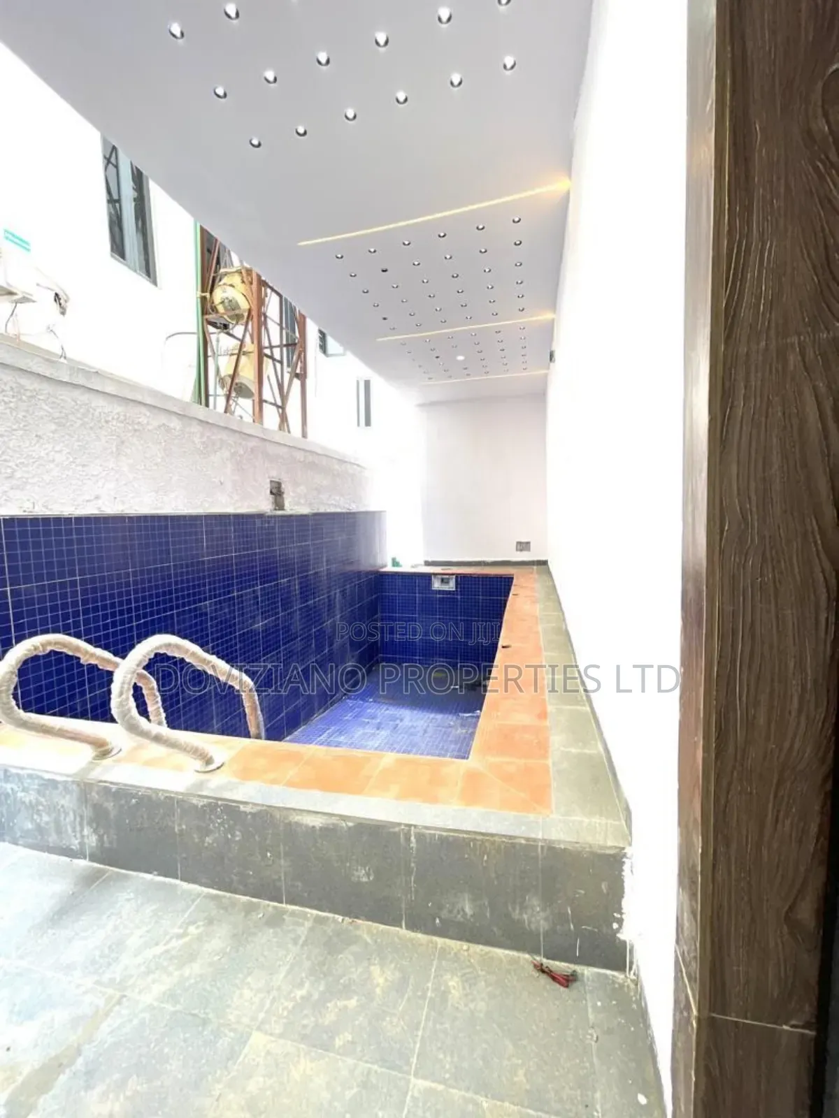 4bdrm Duplex in Ikota for sale in Ikota