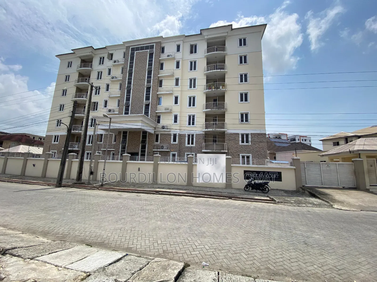 3bdrm Apartment in Lekki Phase 1 Lagos for rent in Lekki Phase 1