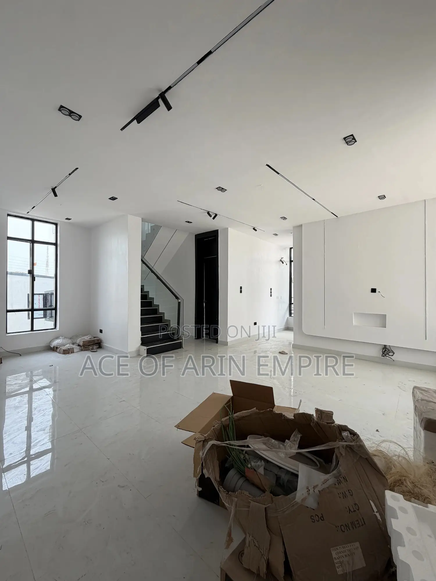 5bdrm Duplex in Chevron Estate for sale in Chevron