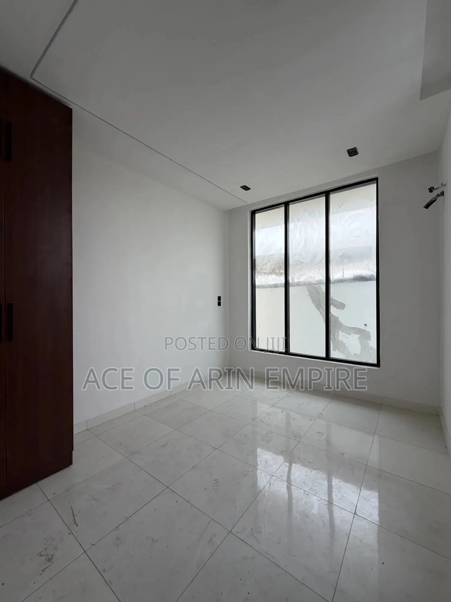 5bdrm Duplex in Chevron Estate for sale in Chevron