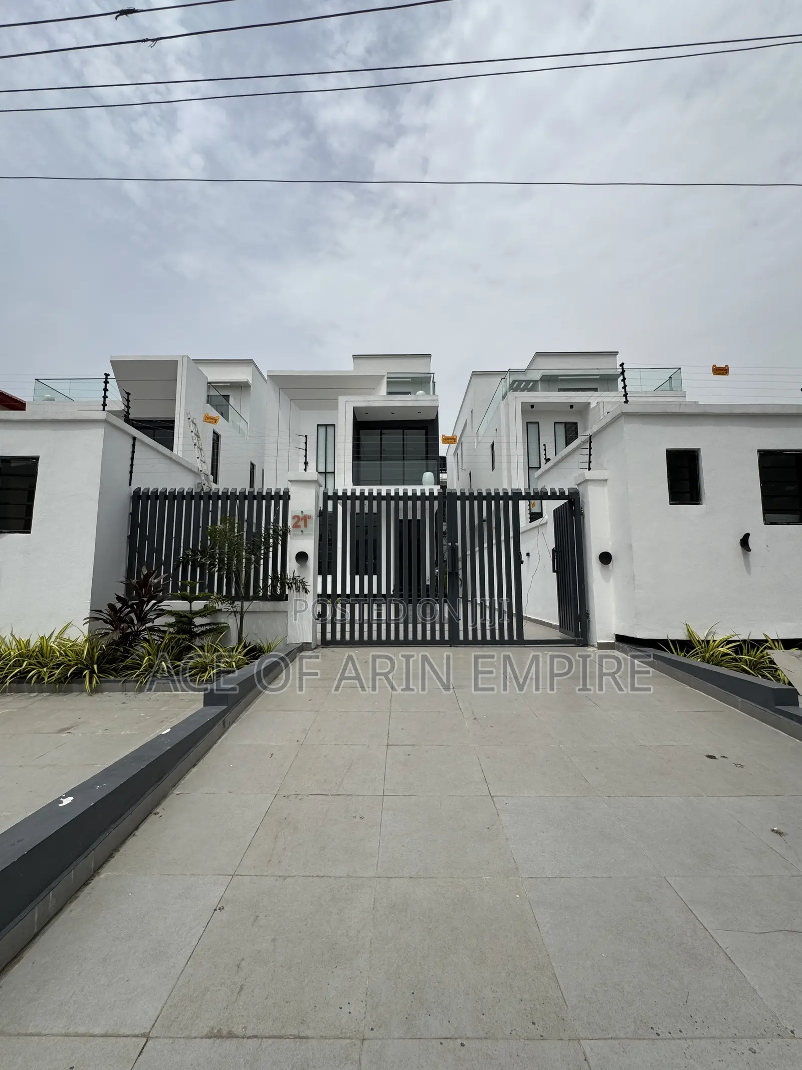 5bdrm Duplex in Lekki Phase 1 for sale in Lekki Phase 1
