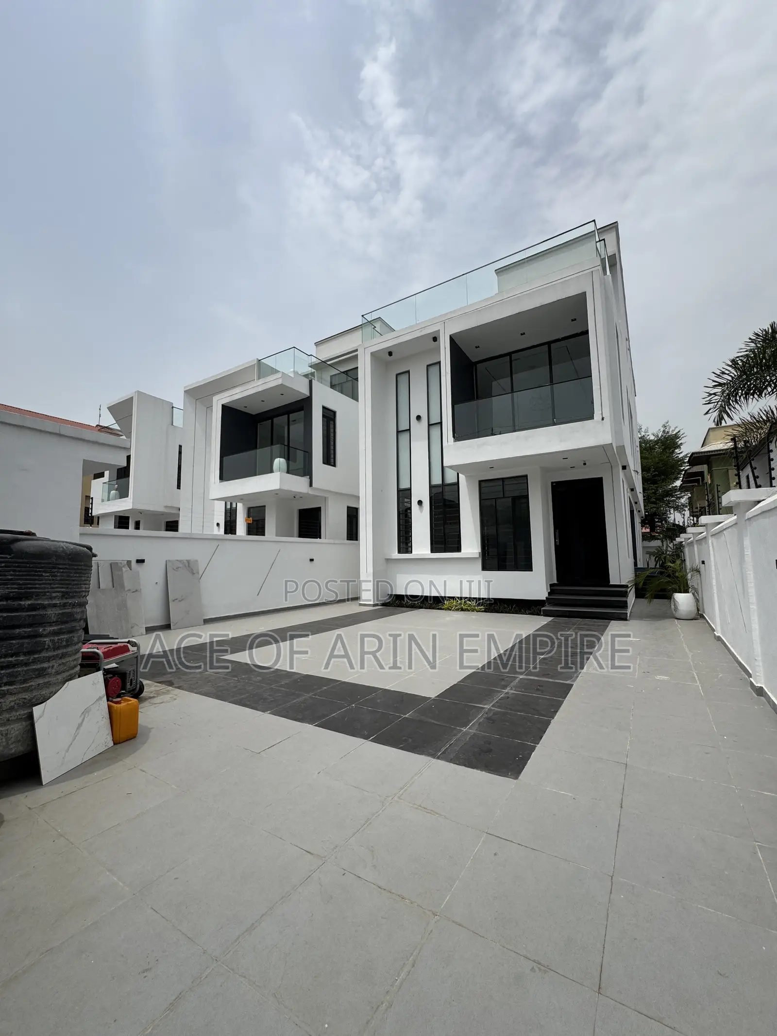 5bdrm Duplex in Lekki Phase 1 for sale in Lekki Phase 1