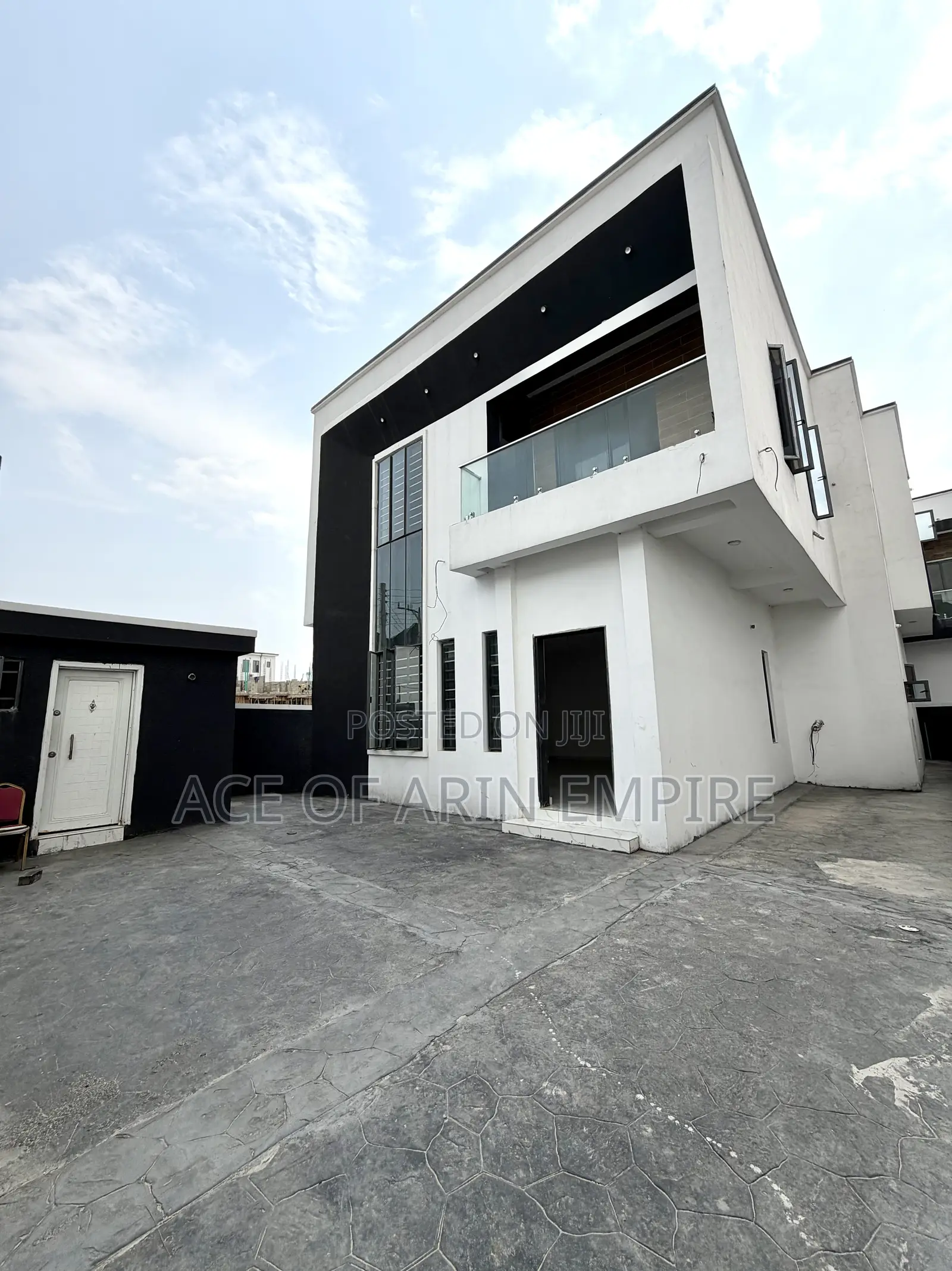5bdrm Duplex in Vgc for sale in VGC / Ajah