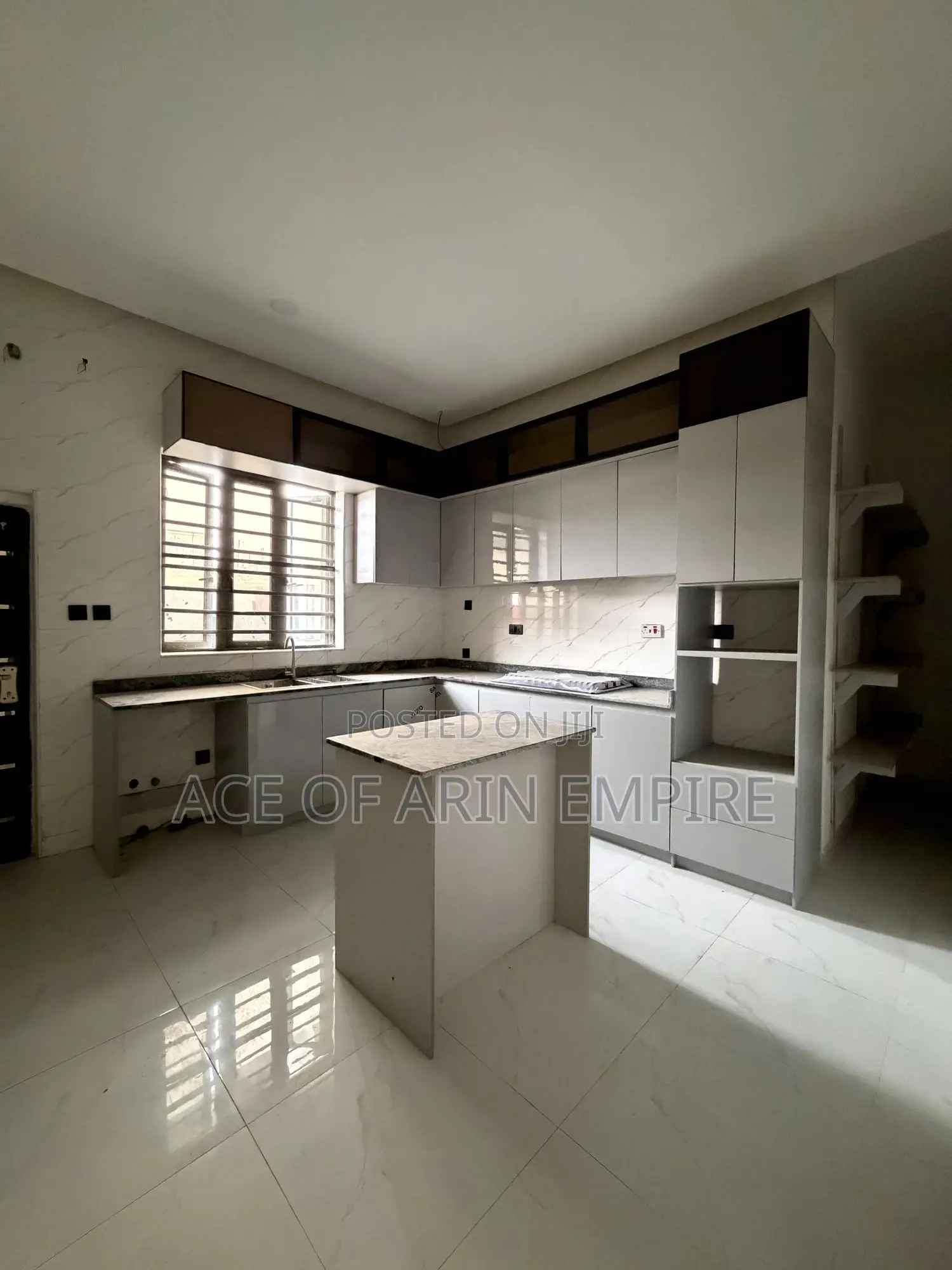 5bdrm Duplex in Vgc for sale in VGC / Ajah
