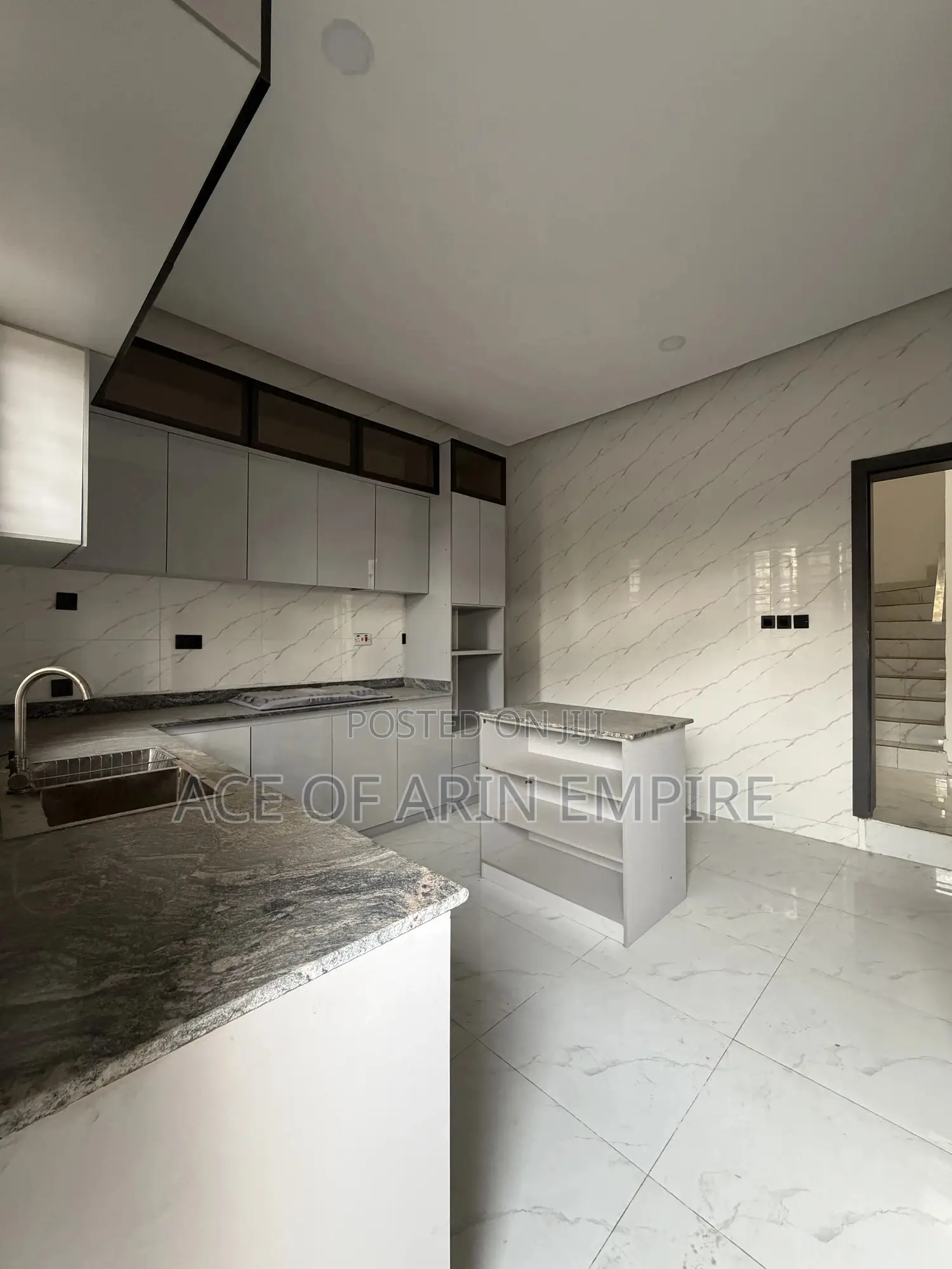 5bdrm Duplex in Vgc for sale in VGC / Ajah