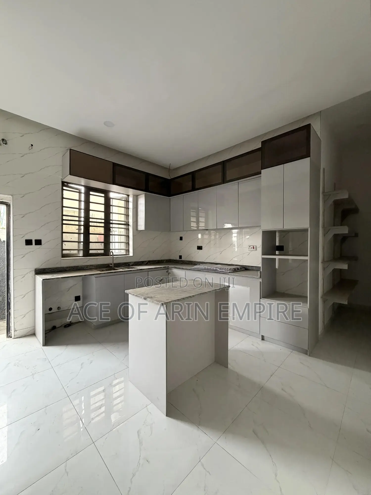 5bdrm Duplex in Vgc for sale in VGC / Ajah