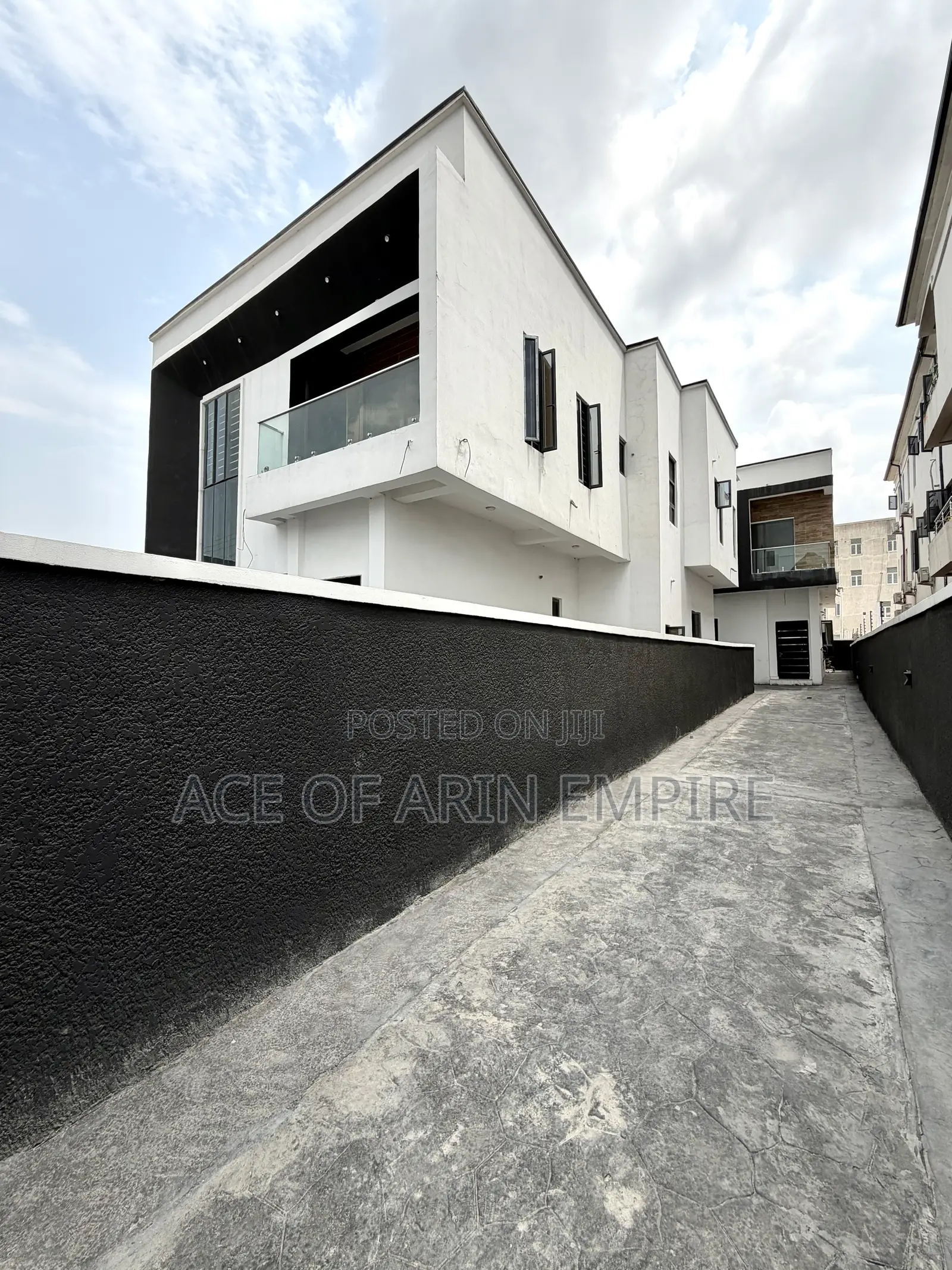 4bdrm Duplex in Vgc for sale in VGC / Ajah