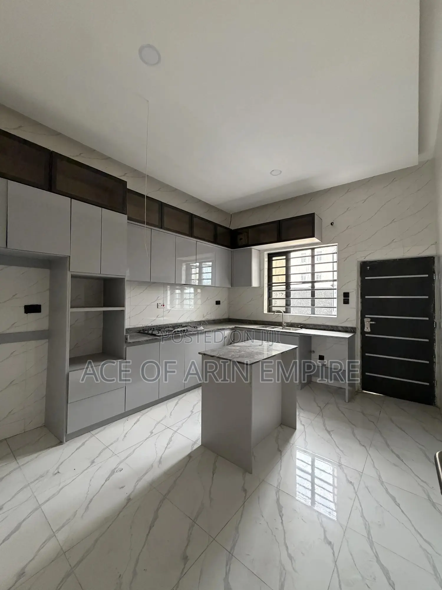 4bdrm Duplex in Vgc for sale in VGC / Ajah