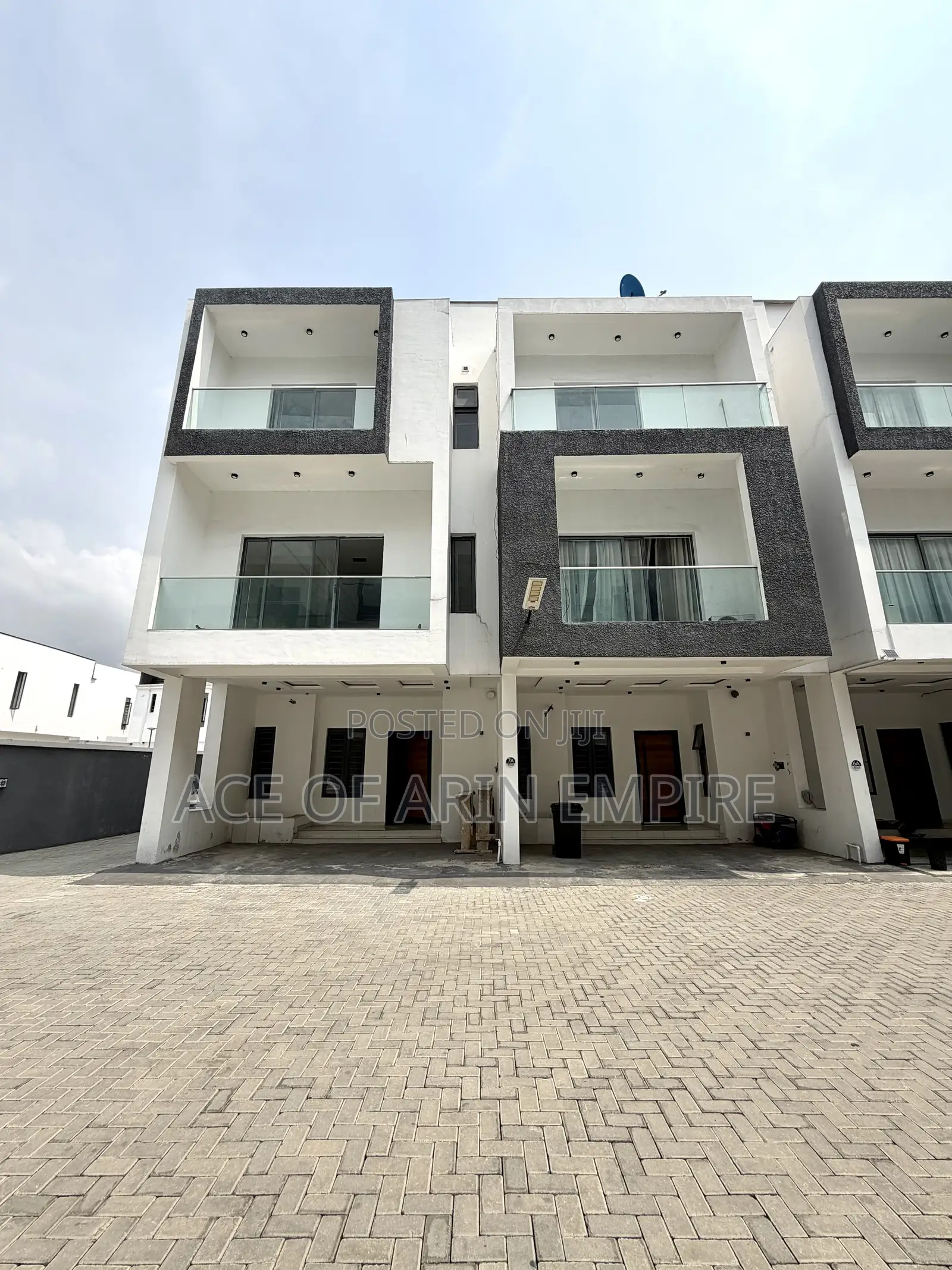 4bdrm Duplex in Orchid, Ikota for sale in Ikota
