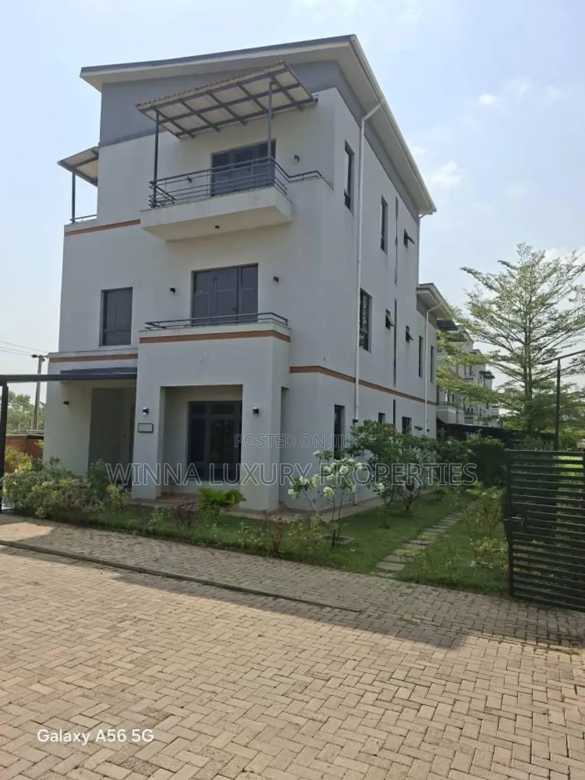 4bdrm Duplex in Life Camp Main for sale in Life Camp
