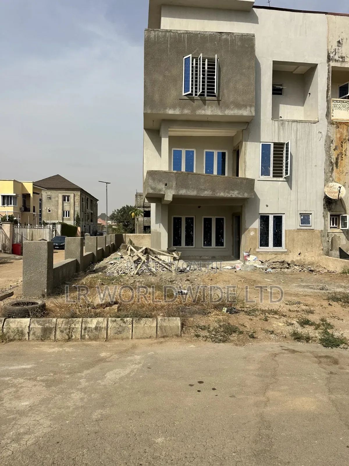 Furnished 4bdrm Townhouse/Terrace in Lugbe District for Sale in Lugbe District