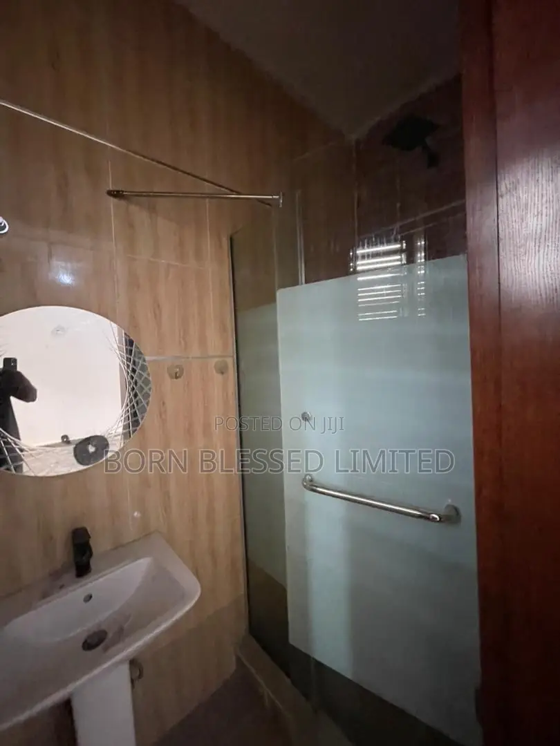 2bdrm Block of Flats in Chevron for rent in Chevron