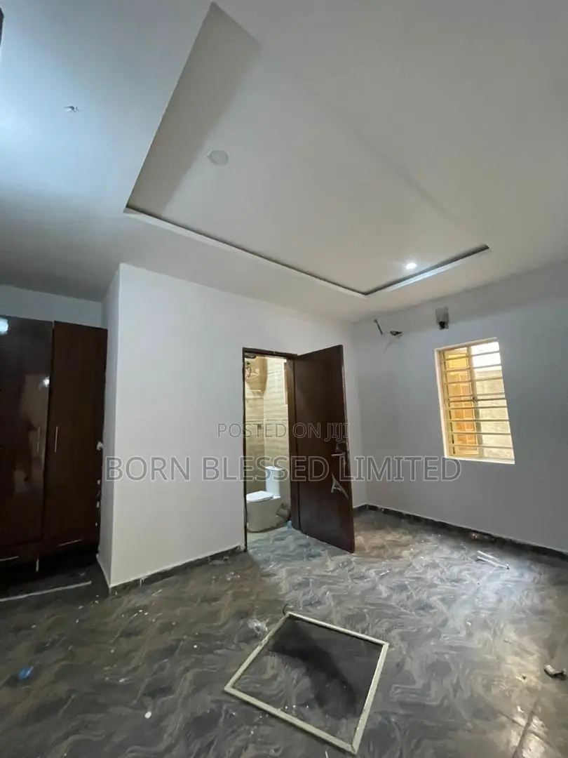 2bdrm Block of Flats in Chevron for rent in Chevron